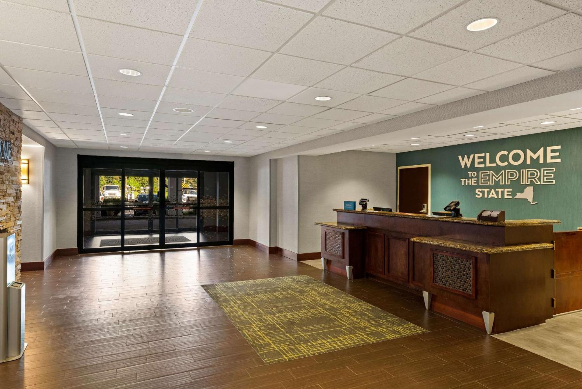 Hampton Inn & Suites Poughkeepsie Spackenkill Zewnętrze zdjęcie