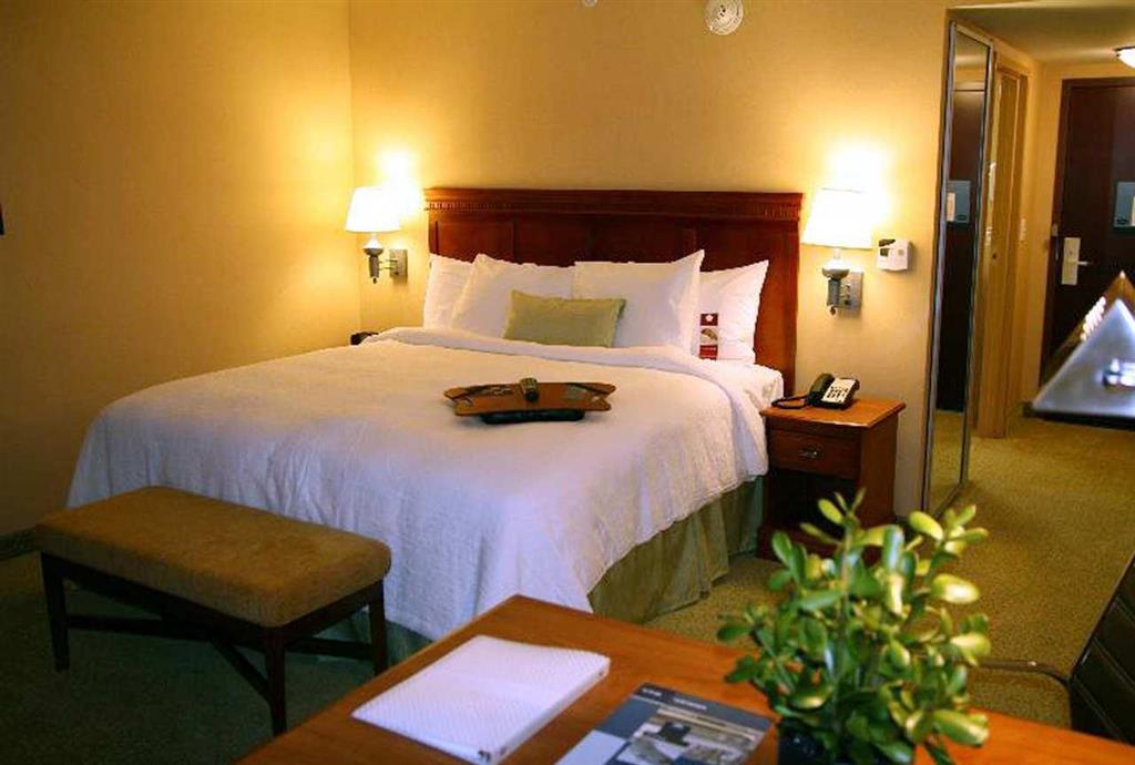 Hampton Inn & Suites Poughkeepsie Spackenkill Pokój zdjęcie